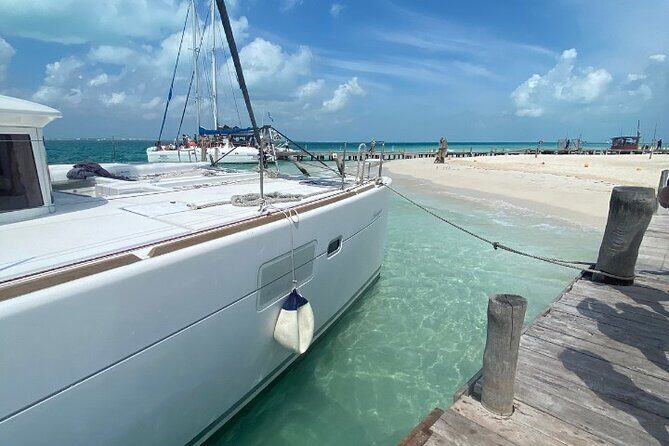 Isla Mujeres on luxury catamaran with snorkel, open bar and lunch - A Deep Dive into the Isla Mujeres Luxury Catamaran Tour