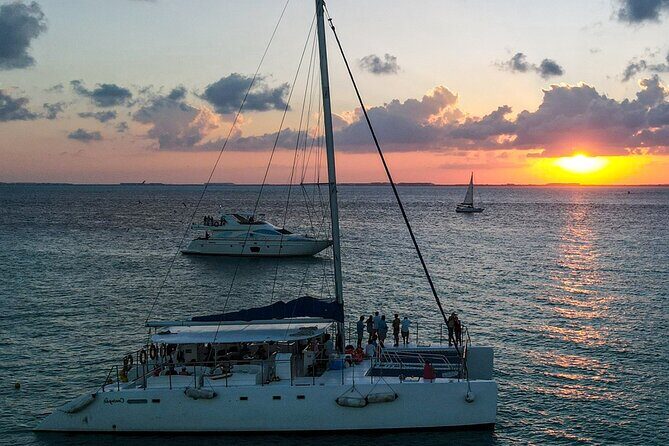 Isla Mujeres Unlimited! Open bar, Snorkel and Party! Trip from Playa Del Carmen