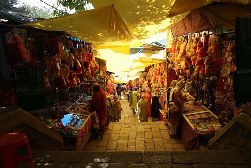 Jaipur: Private Local Shopping Tour with Pickup & Guide - Exploring Jaipur’s Iconic Bazaars: What to Expect