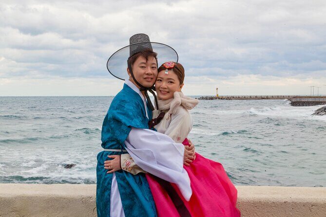 [Jeju] Hanbok Private guide tour & photo session in beautiful Yongduam rock, - A Closer Look at the Experience