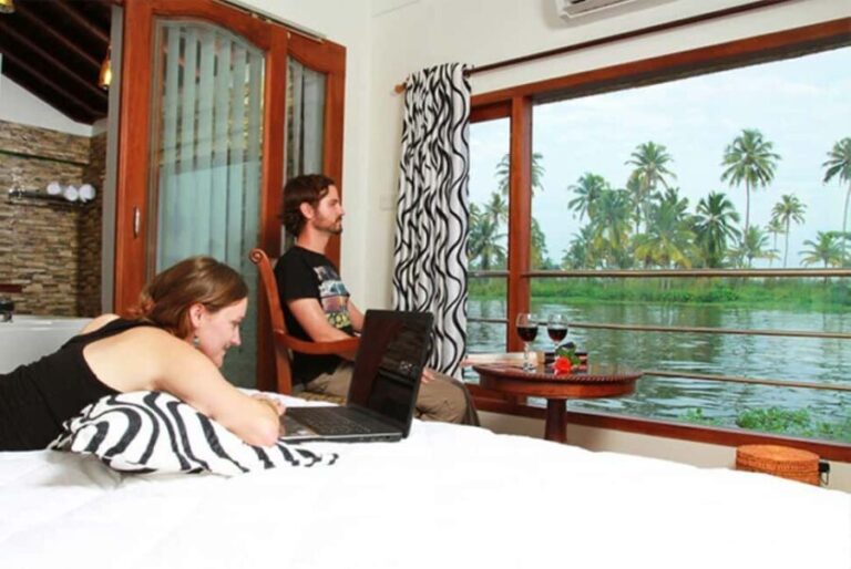 Kerala:- 03 Days Alleppey Backwater Houseboat Cruise Tour - What Makes This Tour Stand Out?