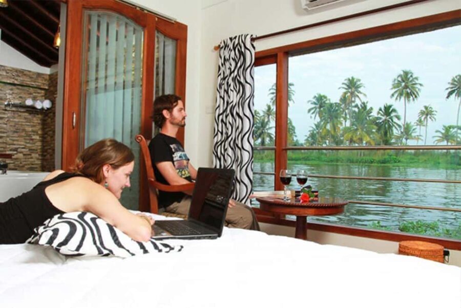 Kerala:- 03 Days Alleppey Backwater Houseboat Cruise Tour - What Makes This Tour Stand Out?