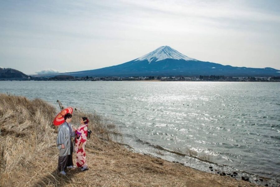Kimono experience at Fujisan Culture Gallery -day out plan - A Closer Look at the Kimono Experience in the Fujisan Area