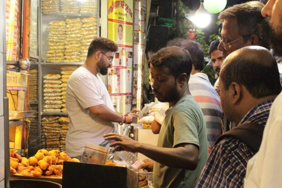 Kolkata Midtown Madness- A Street Food & Nightlife Tour - Transportation and Group Dynamics