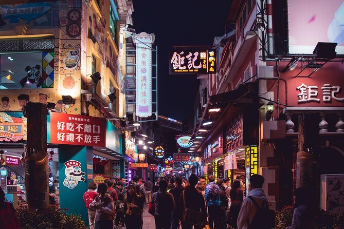 Kowloon Night Street Food Tour with a Local: Private & Customized - Who Is This Tour Best For?