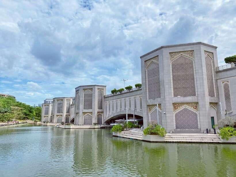 Kuala Lumpur: Putrajaya Tour with Pink Mosque & River Cruise - Why This Tour Might Be Perfect for You