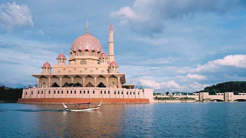 Kuala Lumpur: Putrajaya Tour with Traditional Boat Cruise - An In-Depth Look at the Putrajaya Tour Experience