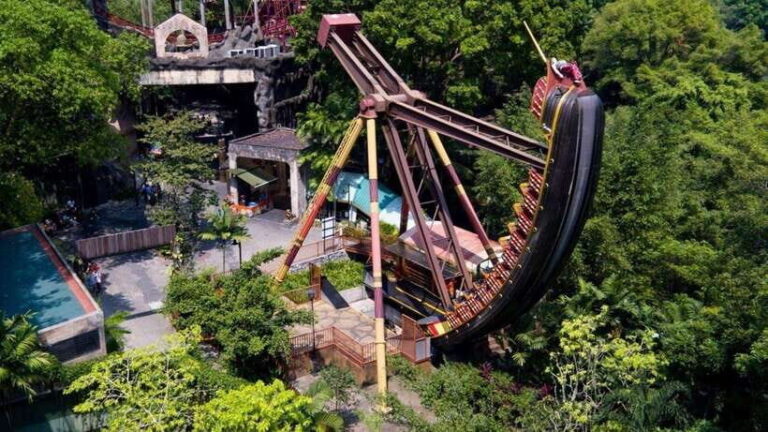 Kuala Lumpur: Sunway Lagoon Theme Park Ticket with Transfer - The Sum Up