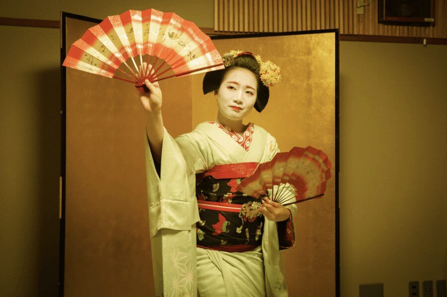 Kyoto: Geisha Dinner & Gion Cultural Walk - The Gion Walk – 40 Minutes of History and Atmosphere