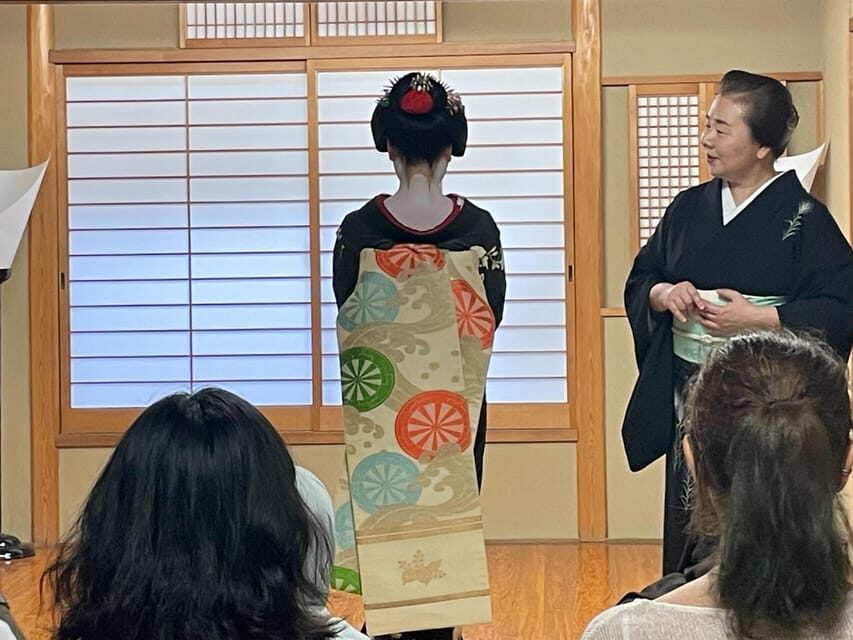 Kyoto: Meet the Geisha Maiko with Gion Walking Tour - The Itinerary in Detail