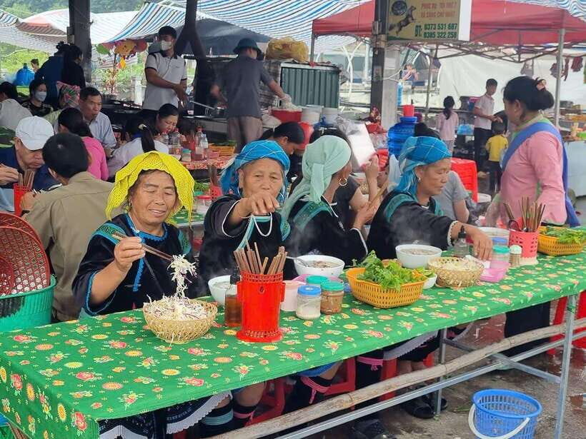 Lai Chau: Colorful Ethnic Market of San Thang on Sunday - The Sum Up