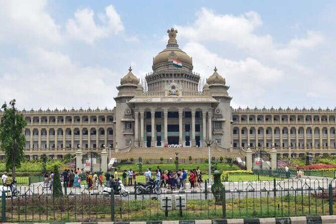 Lalbagh+Bull Temple+Tipu Palace+Market+Lunch=Bangalore City Tour - Why This Tour Works for You