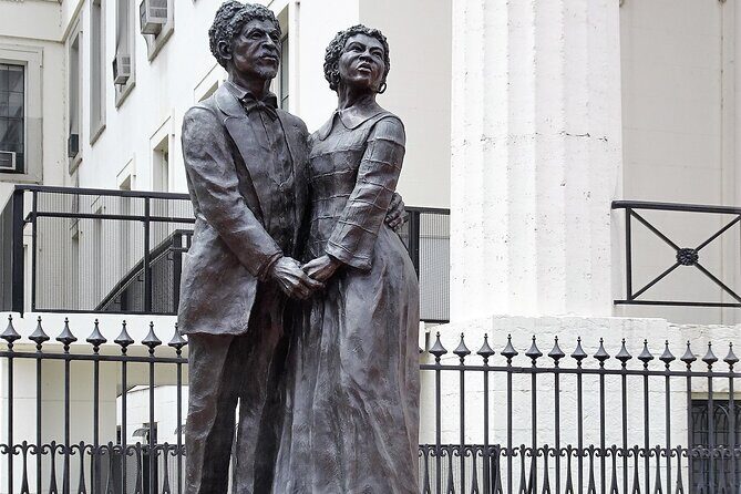 Landmarks Downtown-East Walking Tour - The Sum Up