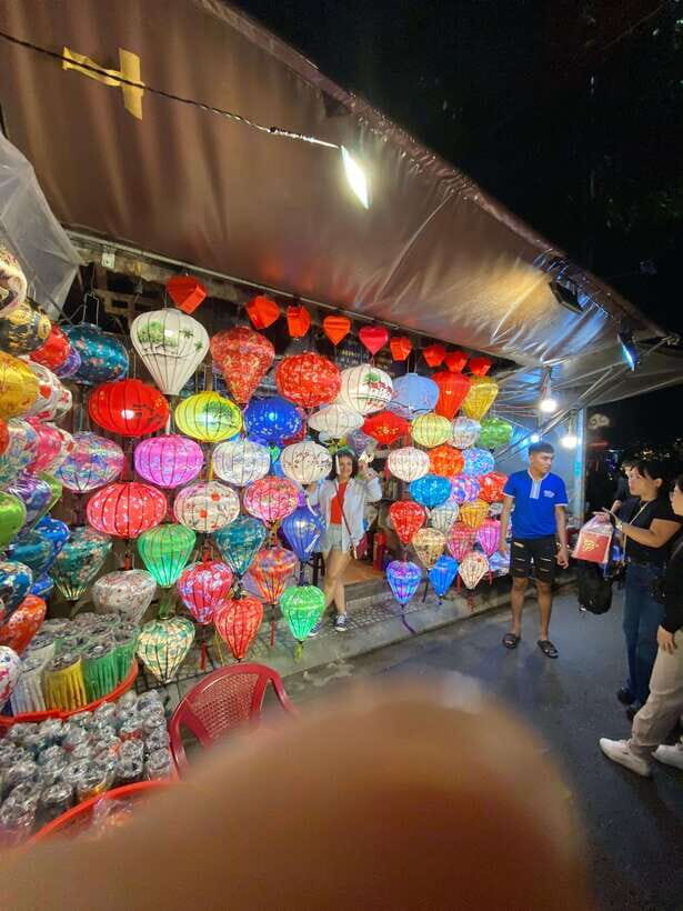 Lantern Boat Ride & Local Market Tour - The Itinerary: Step-by-Step Breakdown
