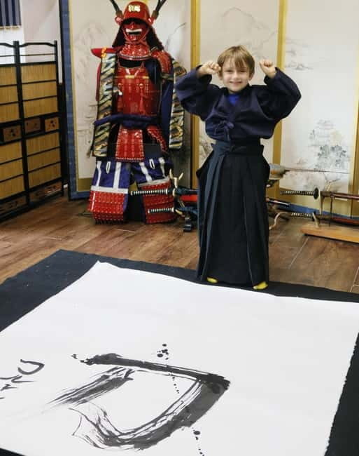 Learning Shodo with a kimono and Trying Samurai Calligraphy - The Calligraphy Lesson