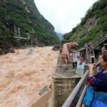 Lijiang: Tiger Leaping Gorge Private Hiking Tour - The Tea Horse Guesthouse and a Tasty Break
