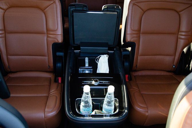 Lincoln Navigator Roundtrip Private Luxury Transportation - FAQ Section
