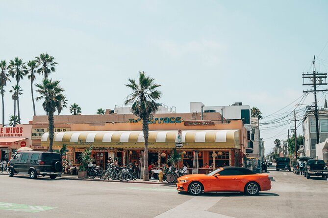 Los Angeles Street Art Photoshoot: Funky Venice with a Personal Photographer - A Close Look at the Venice Street Art Photoshoot Experience