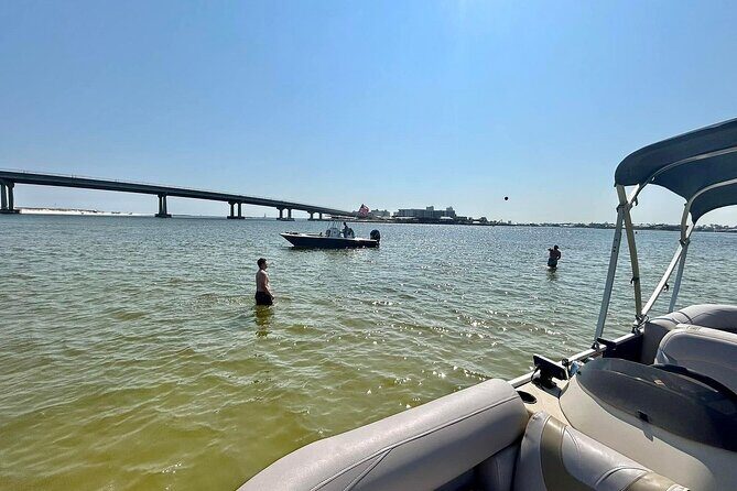 Luxury Pontoon Boat Rental - A Detailed Look at the Luxury Pontoon Boat Experience