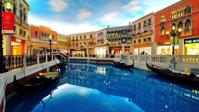 Macau: Venetian-Style Gondola Ride - What to Expect During the Ride