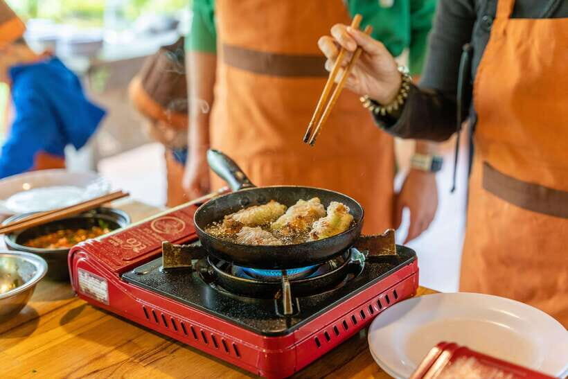 Mad Monkey Hoi An Cooking Class & Bamboo Boats - Why Choose This Tour?
