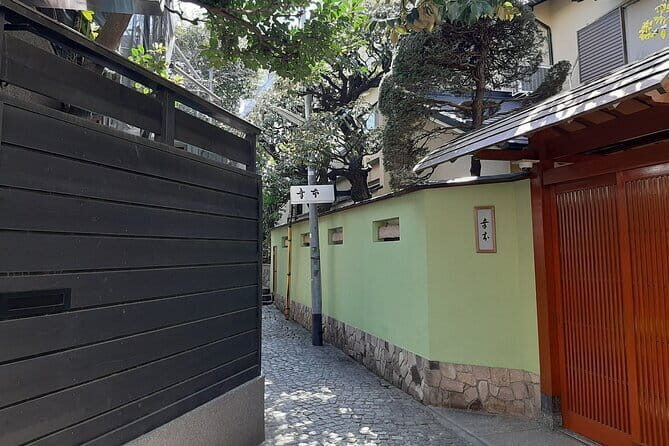 Master Tokyo's public transport and visit hidden neighborhoods - Authenticity and Quality of the Experience