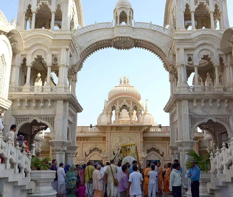 Mathura Vrindavan Day Trip Explore Culture From: Delhi/Agra - Transition to Vrindavan: The Heart of Devotion