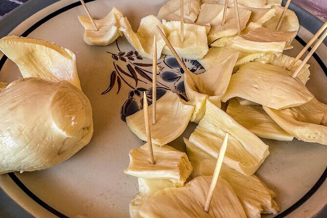 Monte Alban Chesillo and handicrafts alebrijes and black mud - What You Can Expect