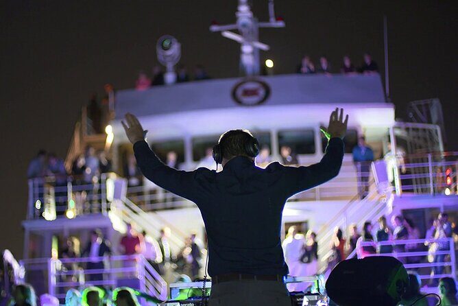 Montreal: Evening cruise with DJ - An In-Depth Look at the Montreal Evening Cruise with DJ