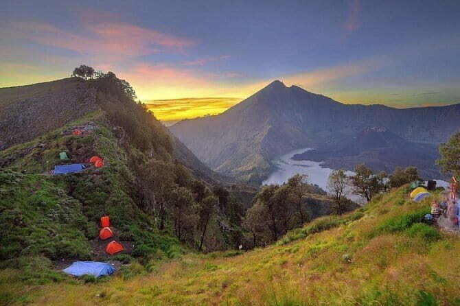 Mount Rinjani 4 Days and 3 Nights Summit Lake and Hot Spring - Exploring the Mount Rinjani Trek: A Step-by-Step Breakdown
