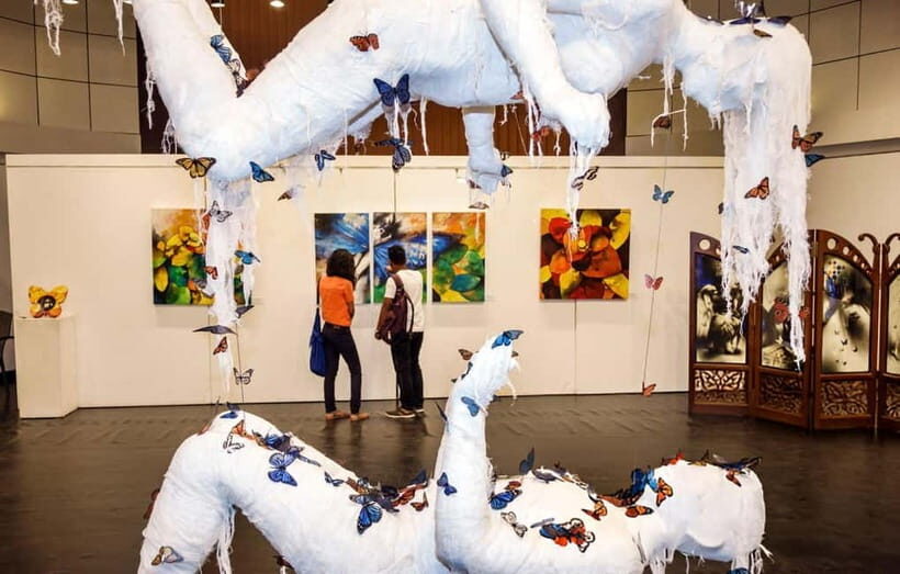 Mumbai: Colaba Art Galleries Guided Walking Tour - The Experience in Detail