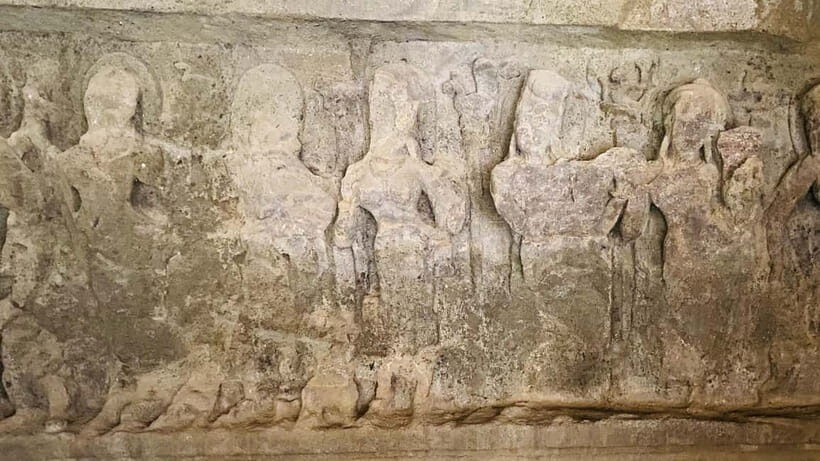 Mumbai: Half Day Elephanta Caves Guided Tour with Ferry Ride - Exploring the Elephanta Caves: A Closer Look