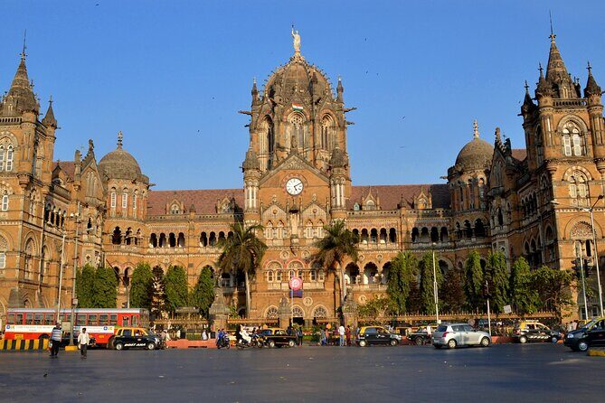 Mumbai's Historical Architecture: A Self-Guided Audio Tour - The Architectural Clash at Oval Maidan