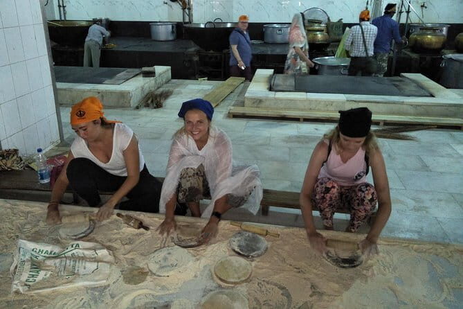 New Delhi and Old Delhi Sightseeing Tour - Exploring Mughal and Medieval Marvels