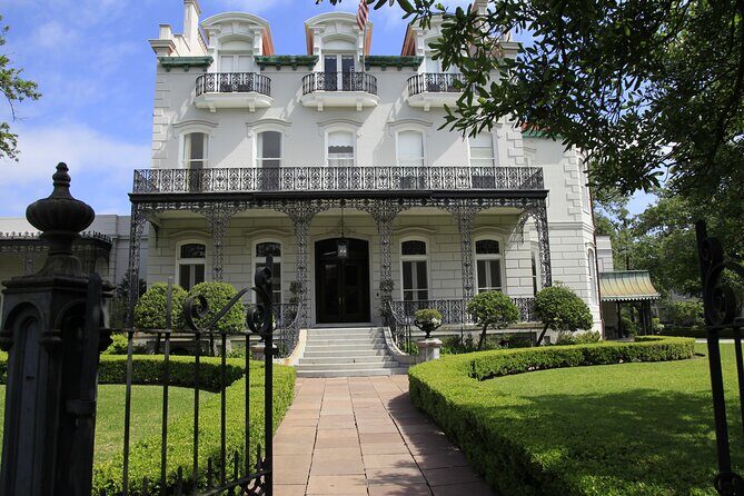 New Orleans Garden District- At your own pace. Downloadable audiovisual tour. - FAQs