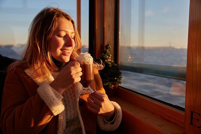 New York City Christmas Holiday Statue and Skyline Cocoa Cruise - Practicalities and Tips for Travelers