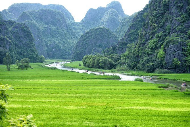 Ninh Binh Daily Tour: Hoa Lu - Tam Coc boat trip and Bike