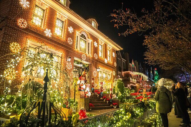 NYC Holiday Lights and Dyker Heights Luxury Bus Tour - Who Should Take This Tour?