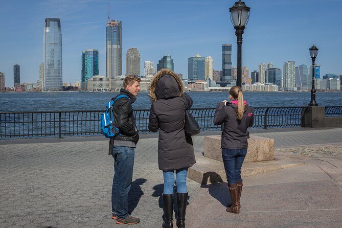 NYC Manhattan Private Custom Christmas Tour with a Local Guide - Authentic Experiences and Authenticity