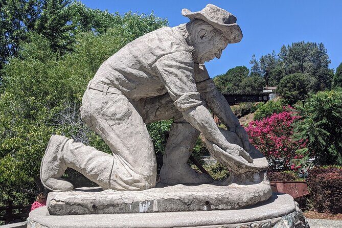 Old Town Auburn Scavenger Hunt Walking Tour - Detailed Breakdown of the Itinerary