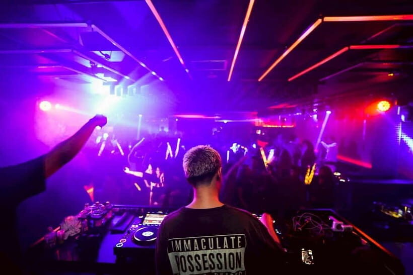 Osaka Dotonbori:GIRAFFE Nightclub Ticket & VIP (For Foreign) - Who Should Consider this Nightlife Experience?