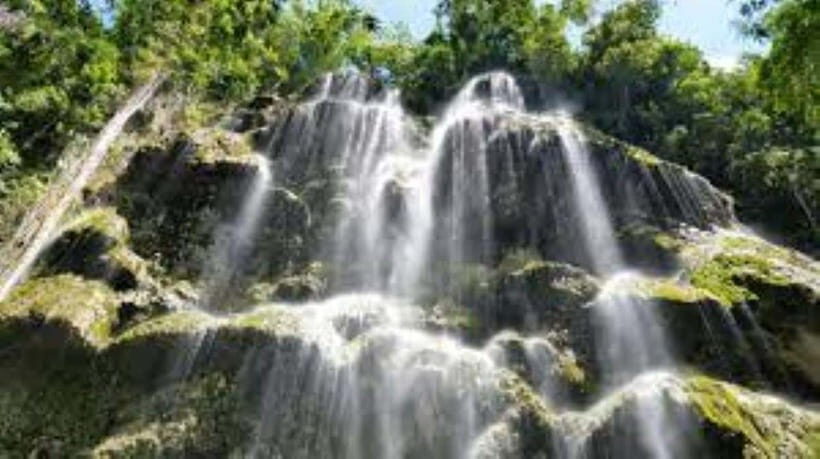 Oslob: Whaleshark Swimming, Tumalog Falls & Sumilon Island - Tumalog Falls: A Refreshing Natural Showpiece