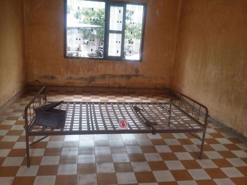 Phnom Penh: Killing Fields and Prison S21 Bus Tour - Who Should Consider This Tour?