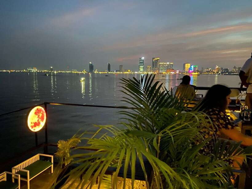 Phnom Penh: Mekong River Sunset Cruise with free flow drink - Why This Sunset Cruise Stands Out