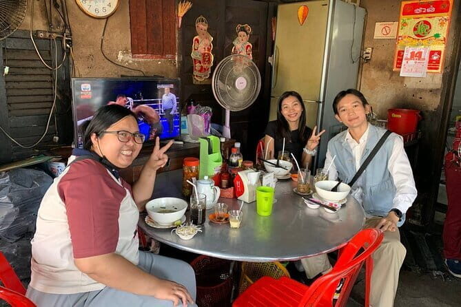 Phnom Penh Morning Breakfast, Market and Art Tour by Tuktuk - FAQs