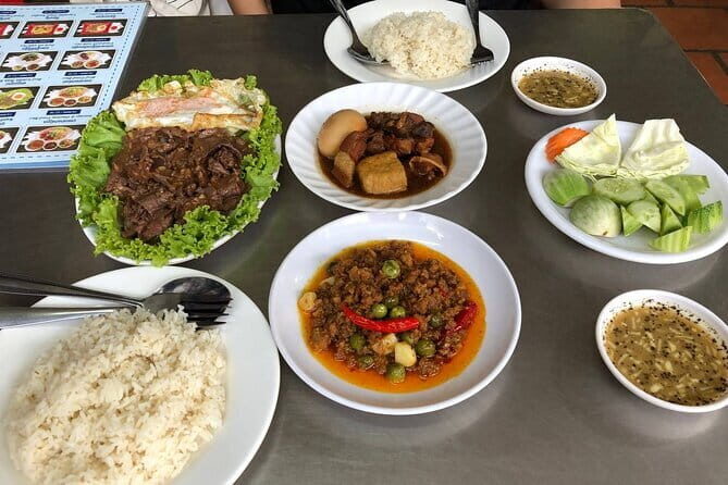 Phnom Penh Night Tuk Tuk Adventure and Local Food Tasting Tour - Detailed Breakdown of the Itinerary
