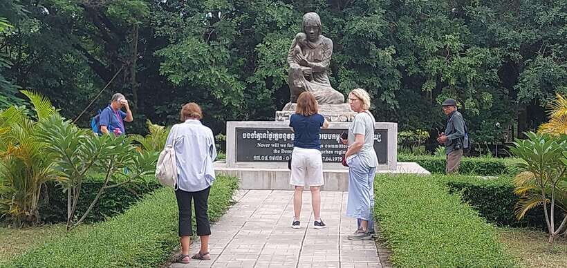 Phnom Penh: Private Guided Sightseeing Day Tour - A Deep Dive into the Phnom Penh Private Tour