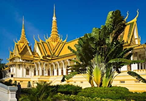 Phnom Penh Private Tour: Royal Palace, Silver Pagoda, S-21 - Visiting Tuol Sleng and the Darker Side of History