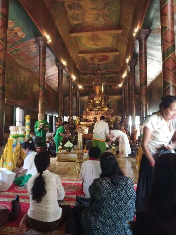 Phnom Penh: Royal Palace, S21, Killing Fields & More Tour - Analyzing the Value