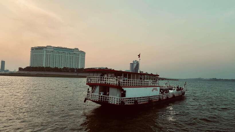 PhnomPenh: Explore Non Local Experience Life of City Tour - What’s Included and What to Expect